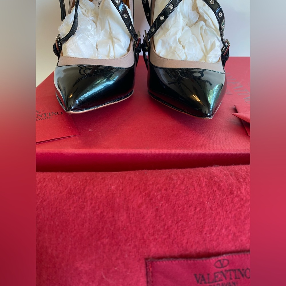 Valentino Garavani Black Patent Leather Studded Strappy Pointed-Toe Heels - Picture 9 of 16